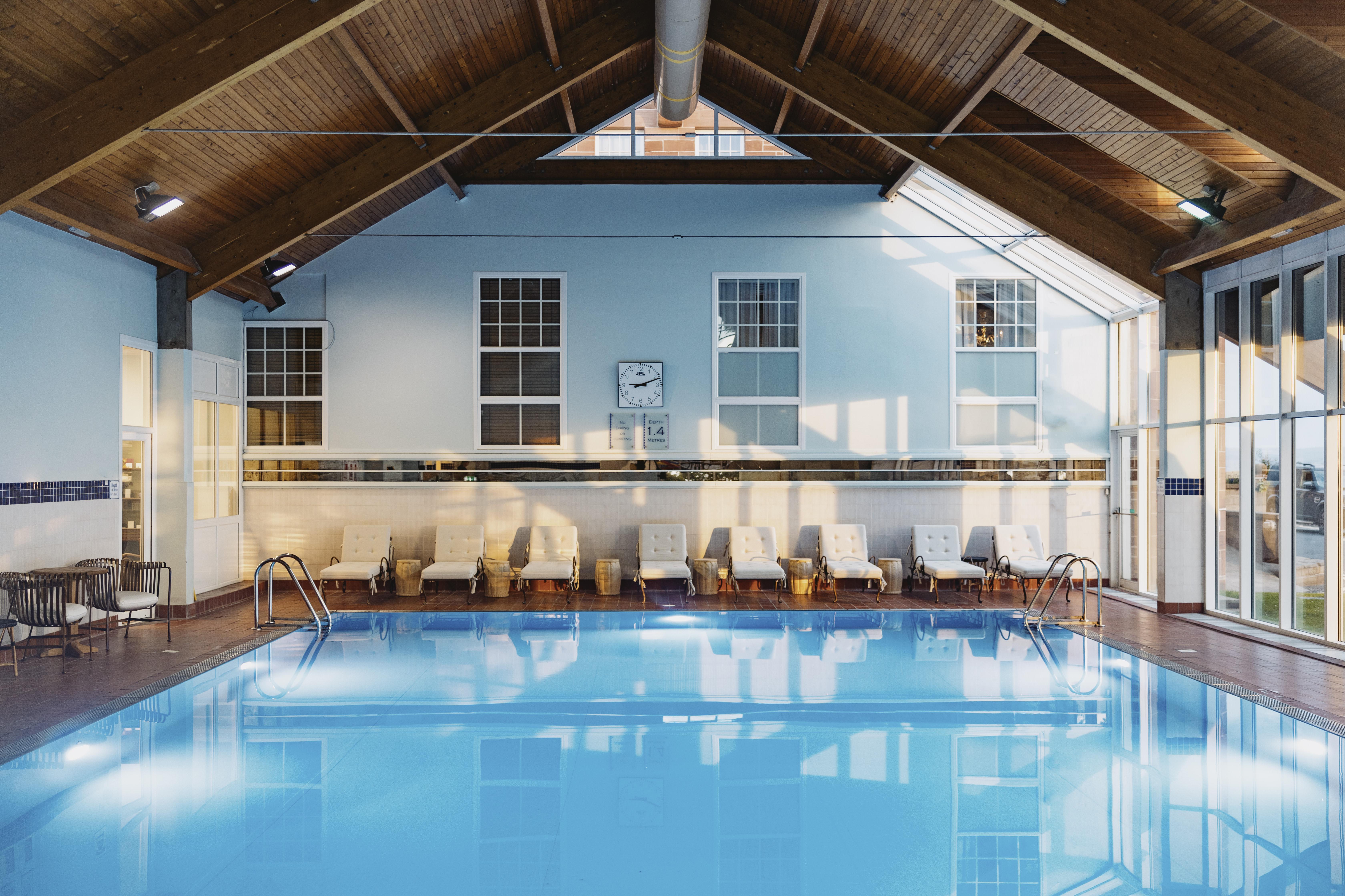 Marine Troon Hotel Exterior foto The swimming pool at the hotel