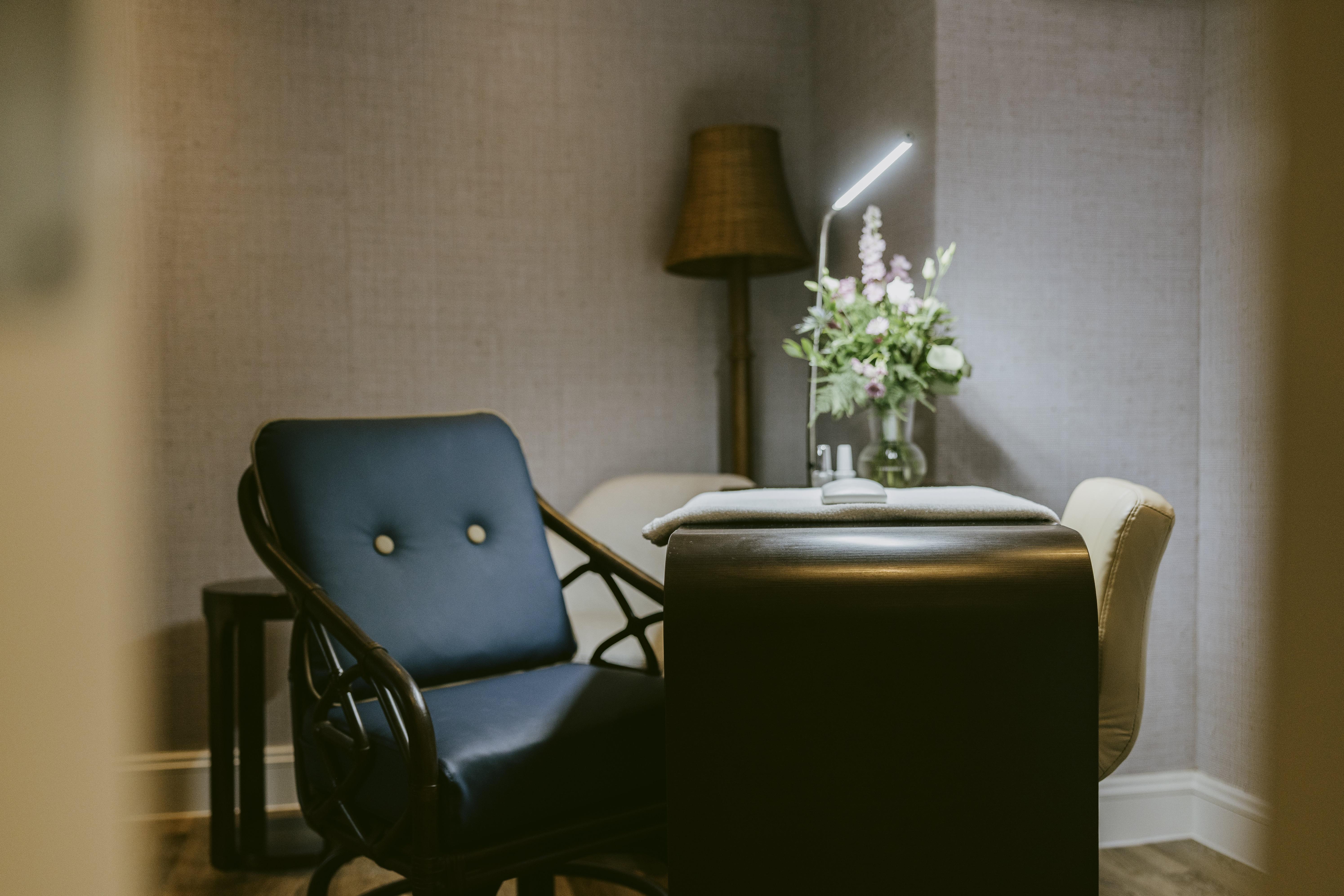Marine Troon Hotel Exterior foto A manicure table