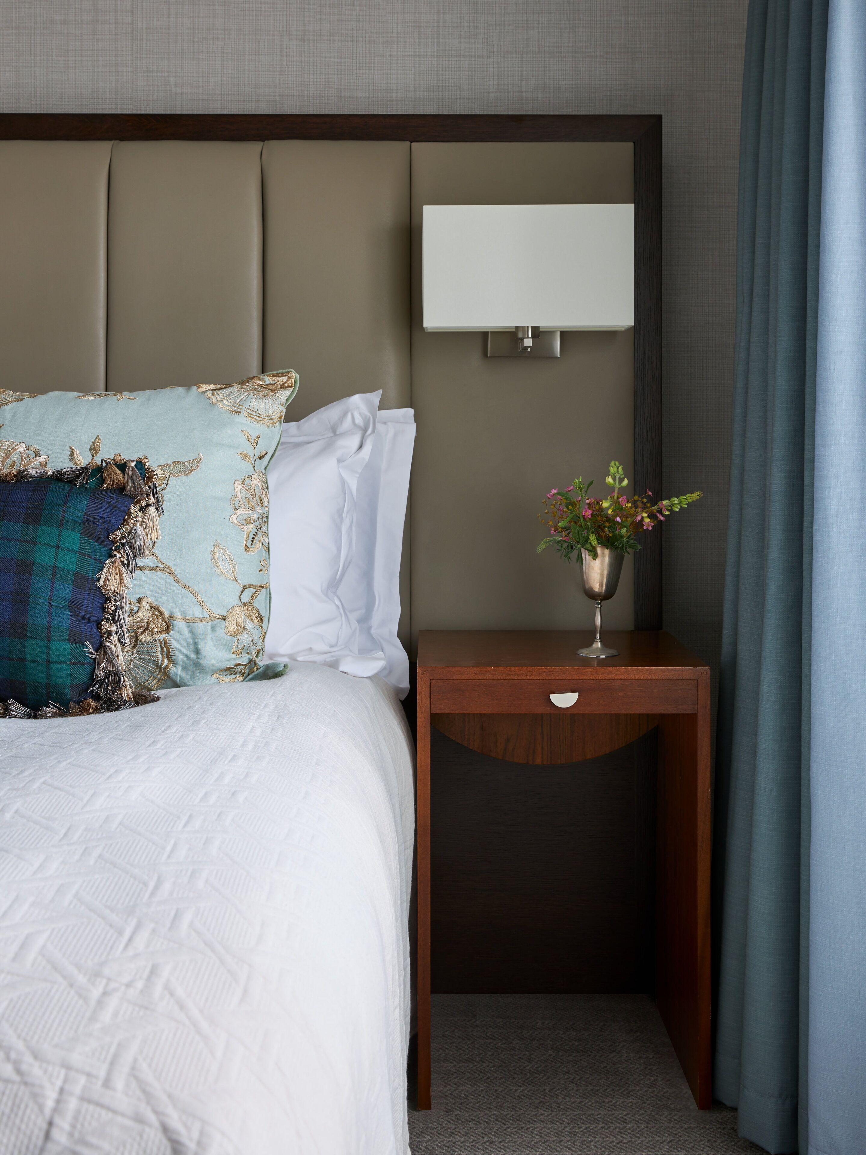 Marine Troon Hotel Exterior foto A bed in a hotel room