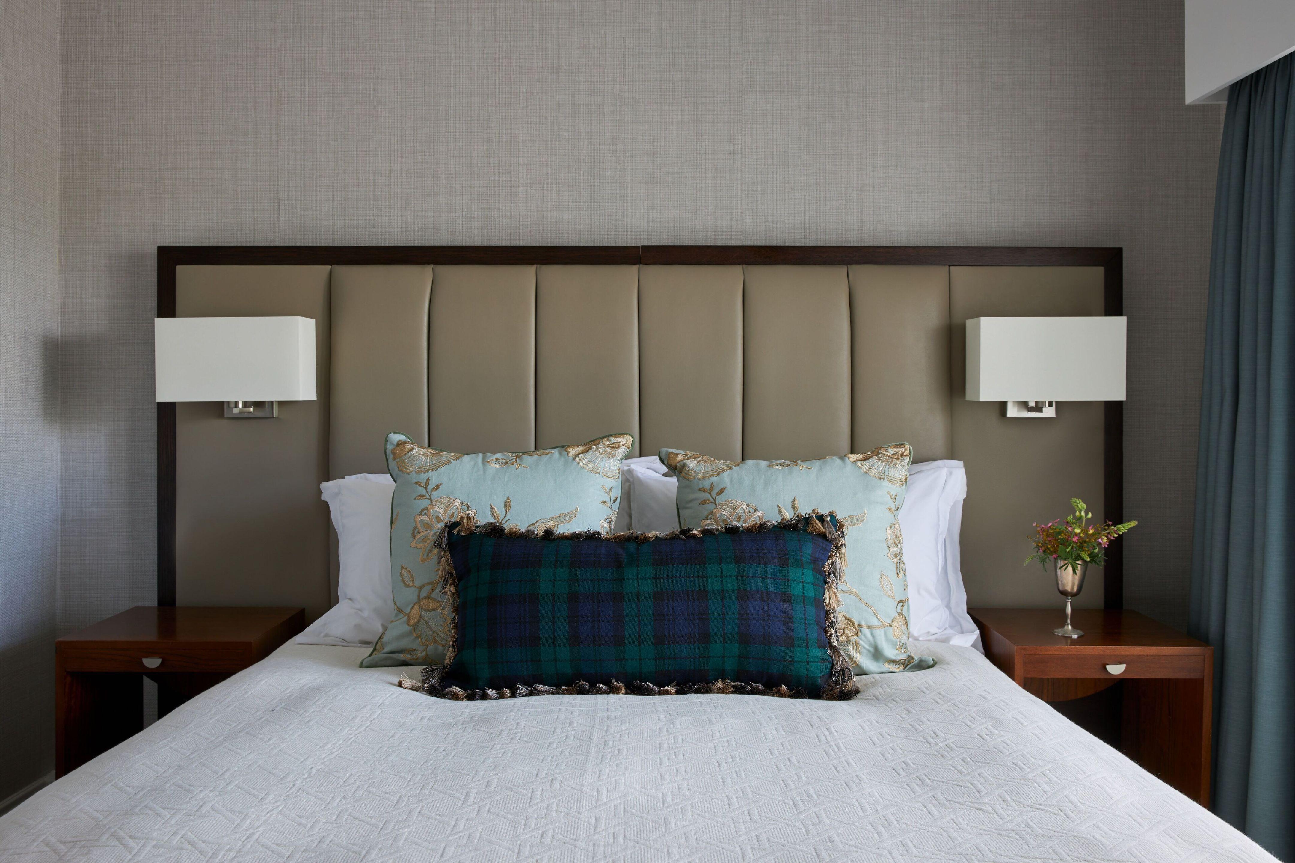 Marine Troon Hotel Exterior foto A bed with a headboard